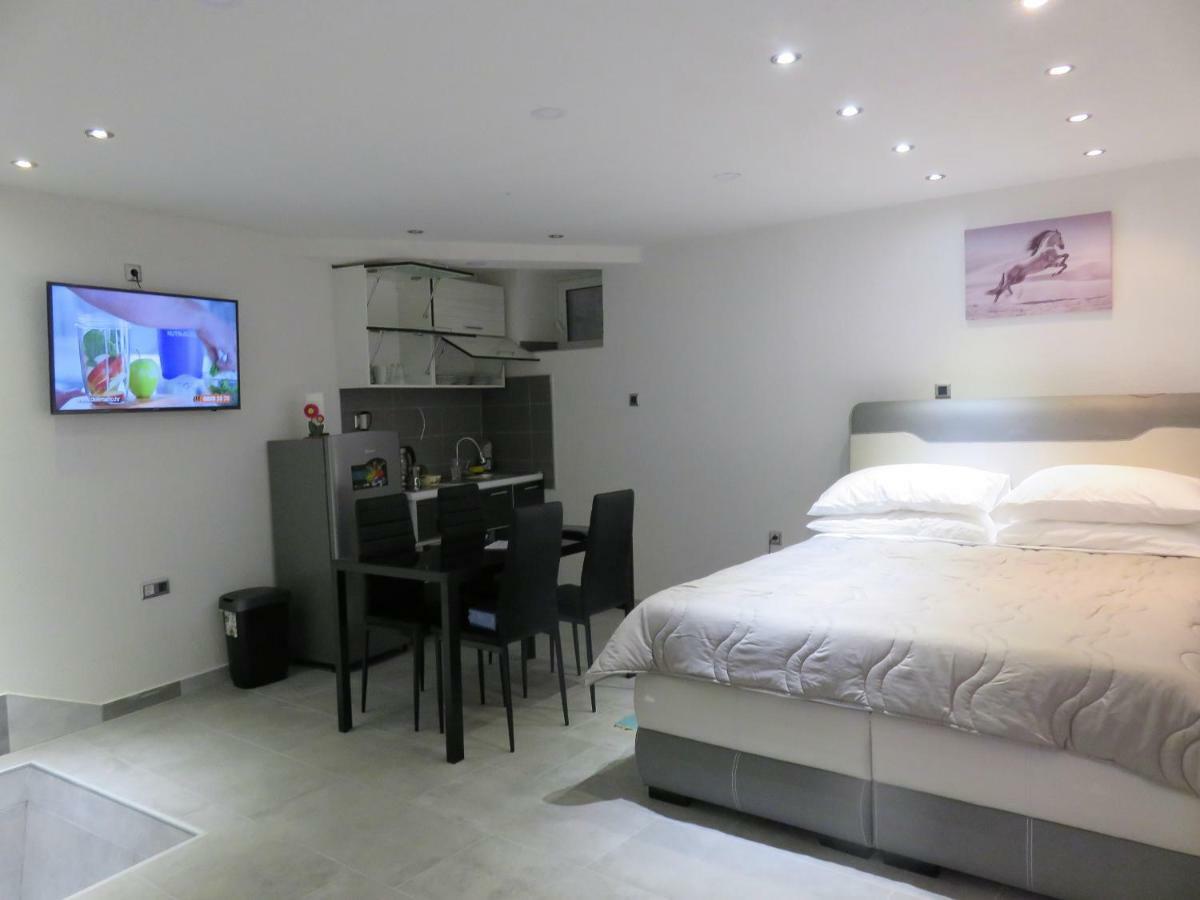 Apartament Cres Buitenkant foto
